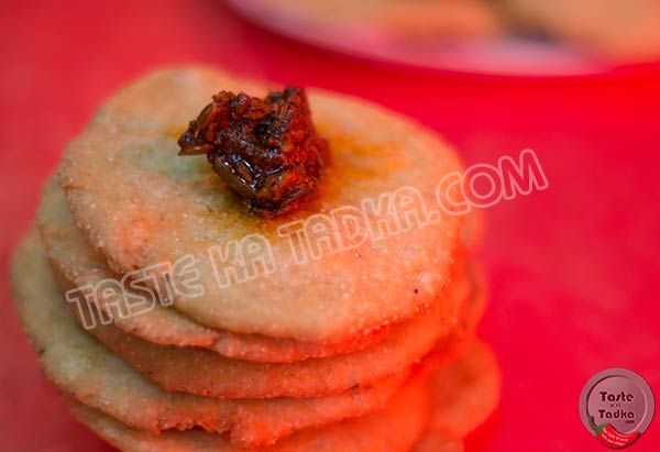 namkeen-mathri-recipe-tastekatadka